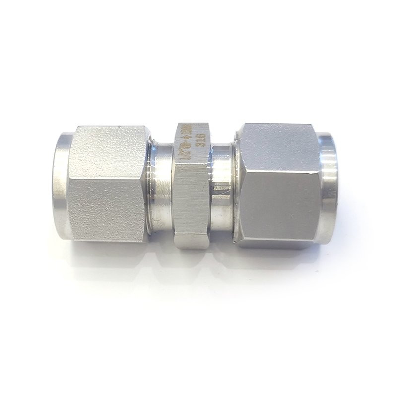 雙卡套直通中間接頭