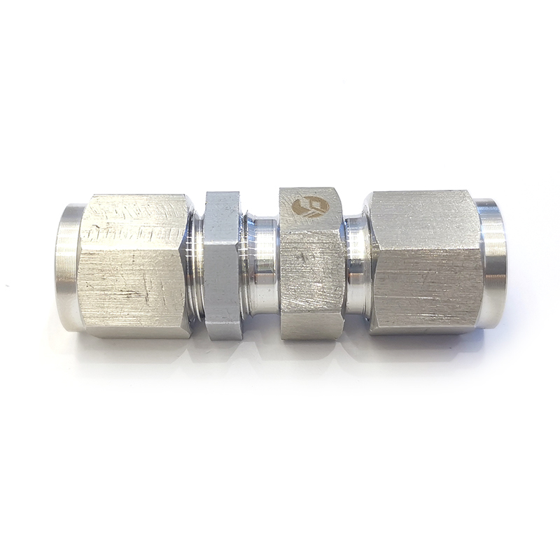 雙卡套穿板直通中間接頭